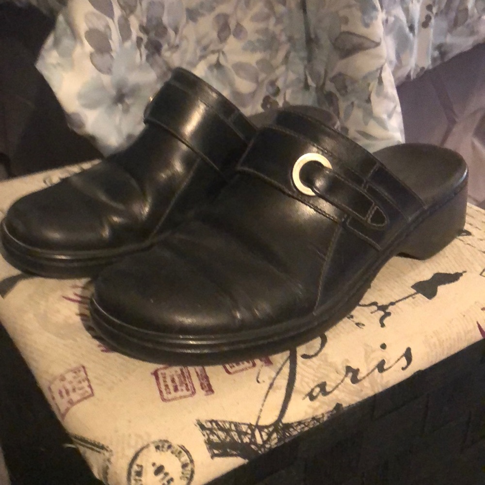 Black Clark’s clogs
